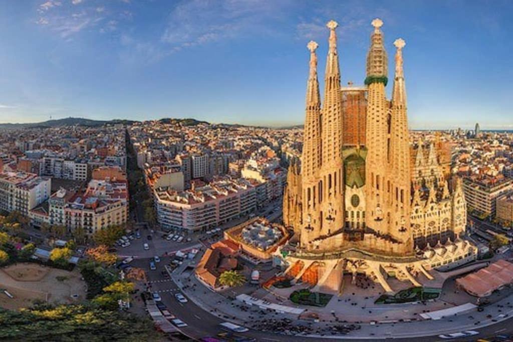 5 Pax Santa Monica Ramblas Barcelone